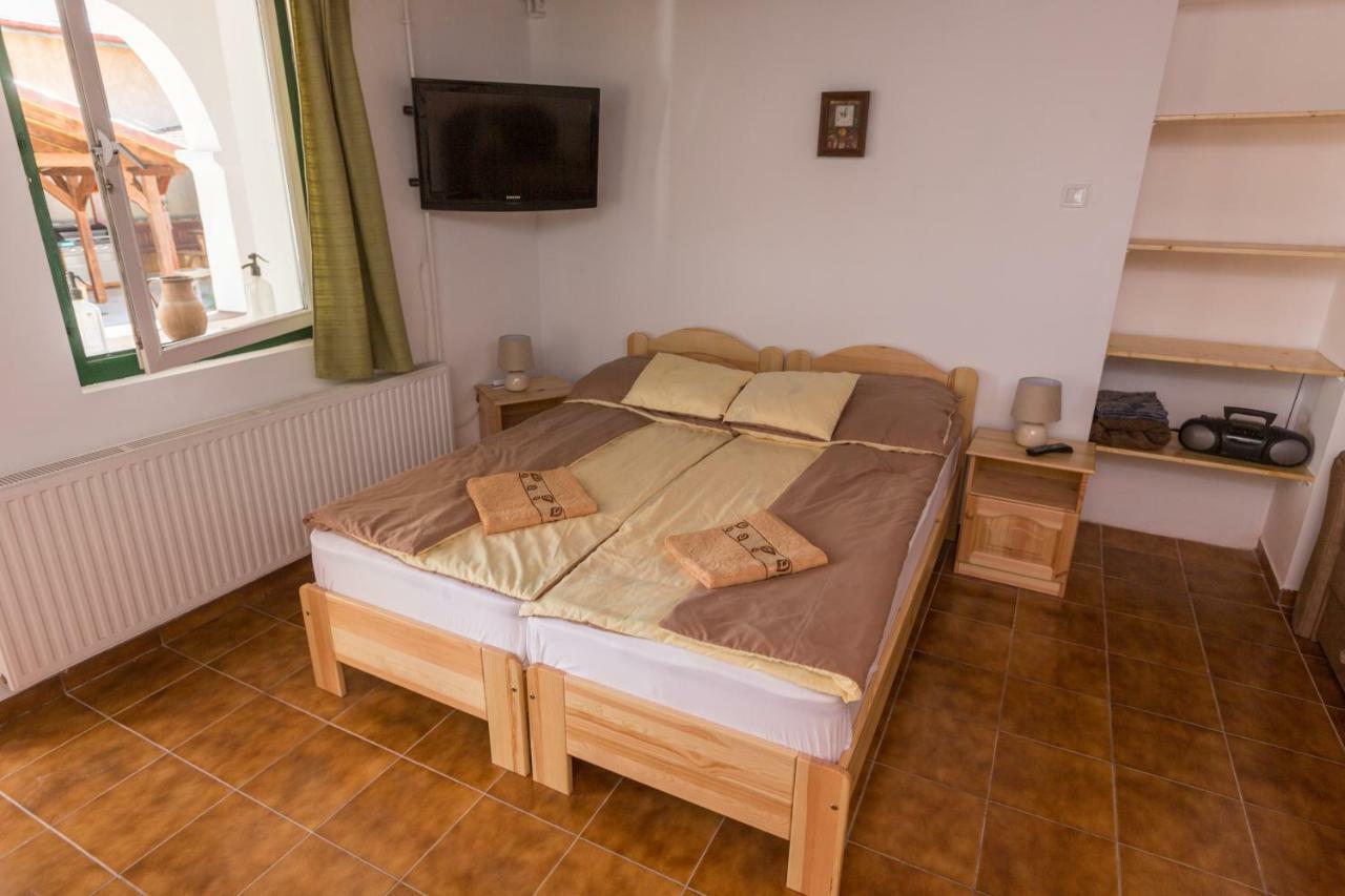 Gadoros Vendeghaz Hotel Egerszalok Bagian luar foto