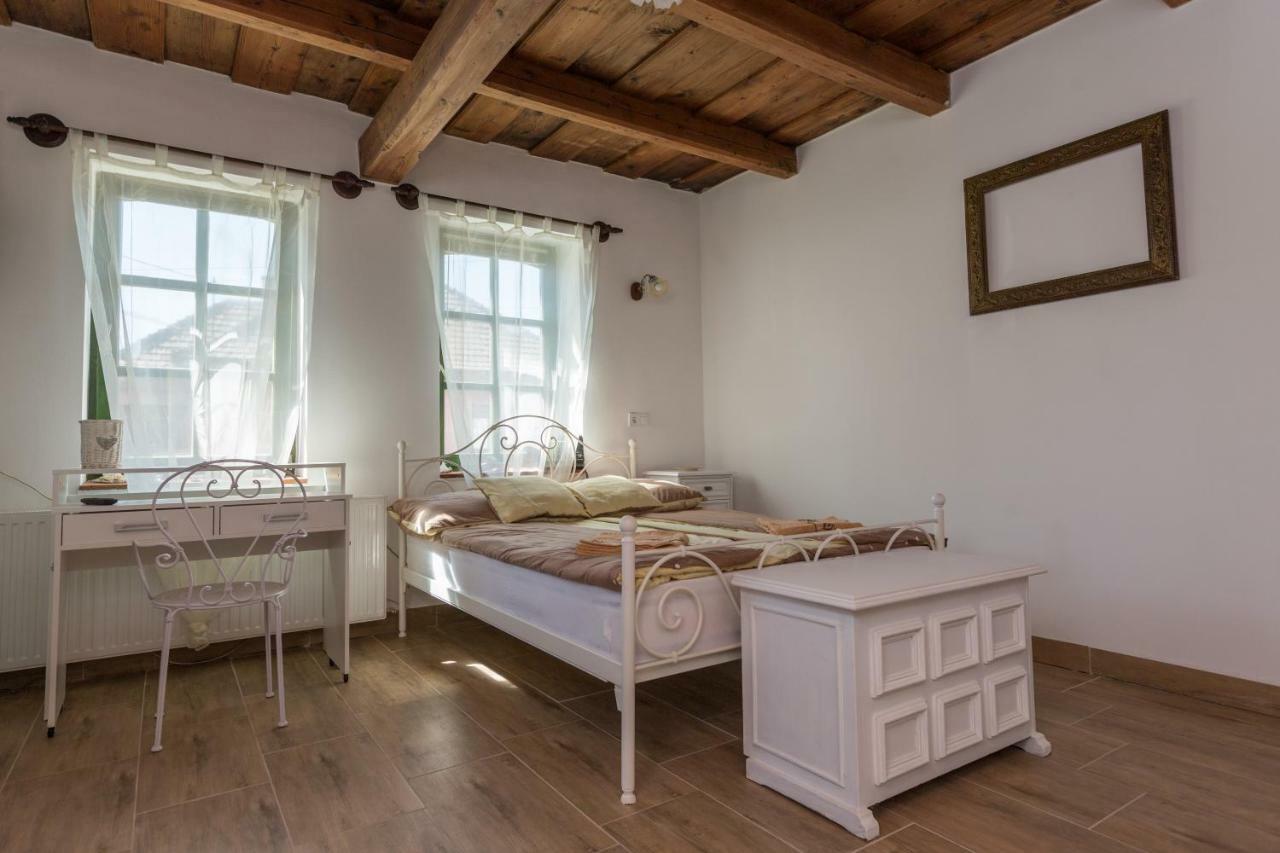Gadoros Vendeghaz Hotel Egerszalok Bagian luar foto