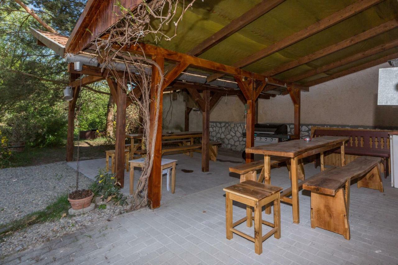 Gadoros Vendeghaz Hotel Egerszalok Bagian luar foto