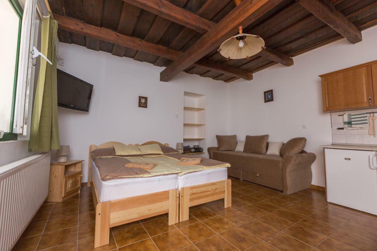 Gadoros Vendeghaz Hotel Egerszalok Bagian luar foto