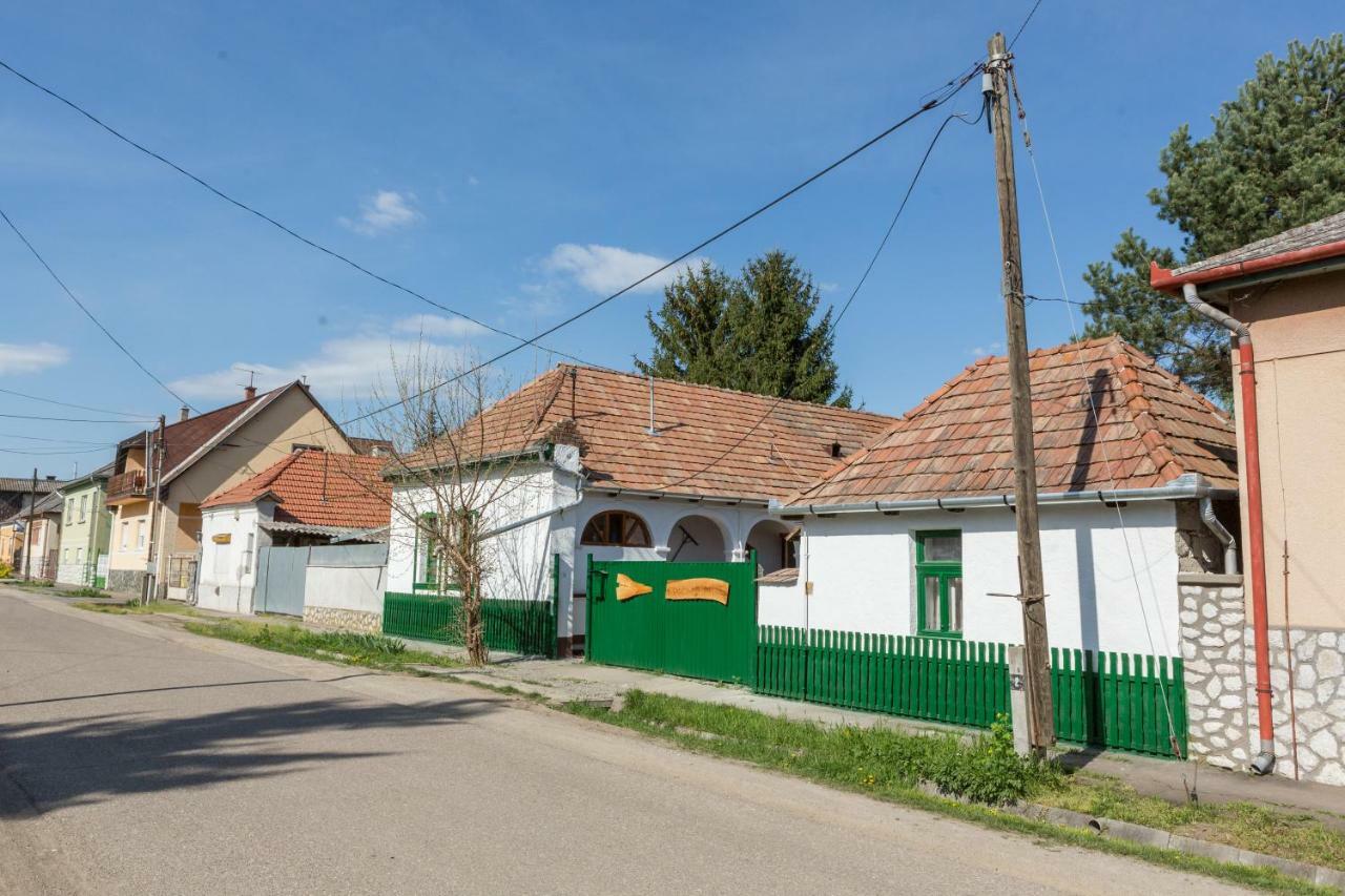 Gadoros Vendeghaz Hotel Egerszalok Bagian luar foto