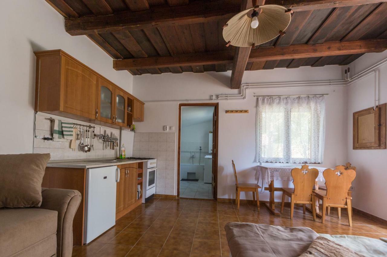 Gadoros Vendeghaz Hotel Egerszalok Bagian luar foto