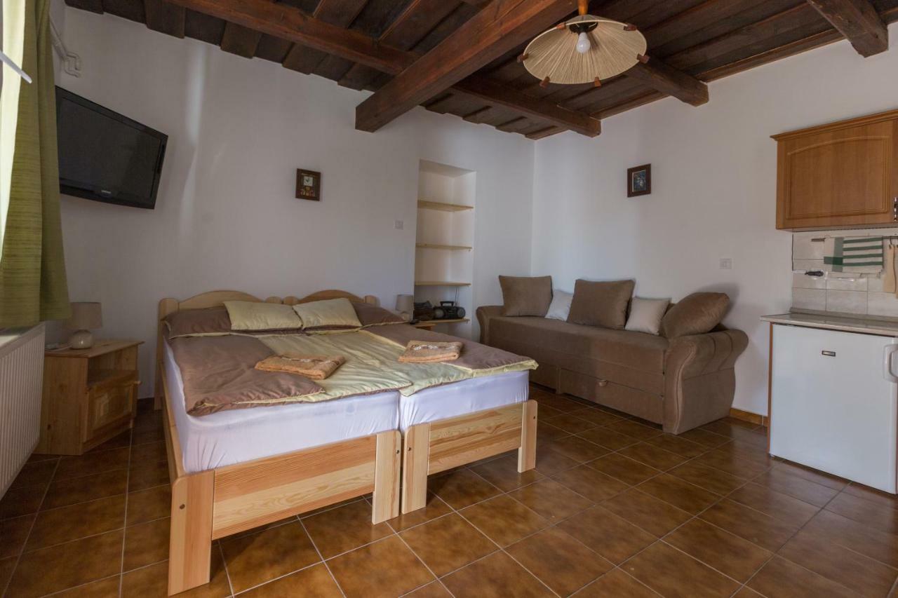 Gadoros Vendeghaz Hotel Egerszalok Bagian luar foto