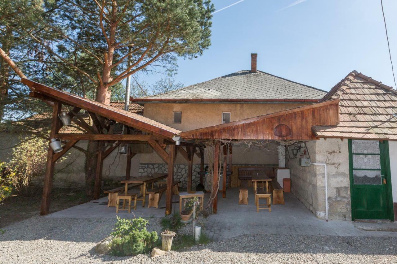 Gadoros Vendeghaz Hotel Egerszalok Bagian luar foto